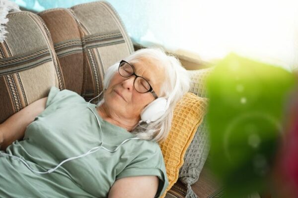 elderly-meditating_shutterstock_2180375117_thumb.jpg